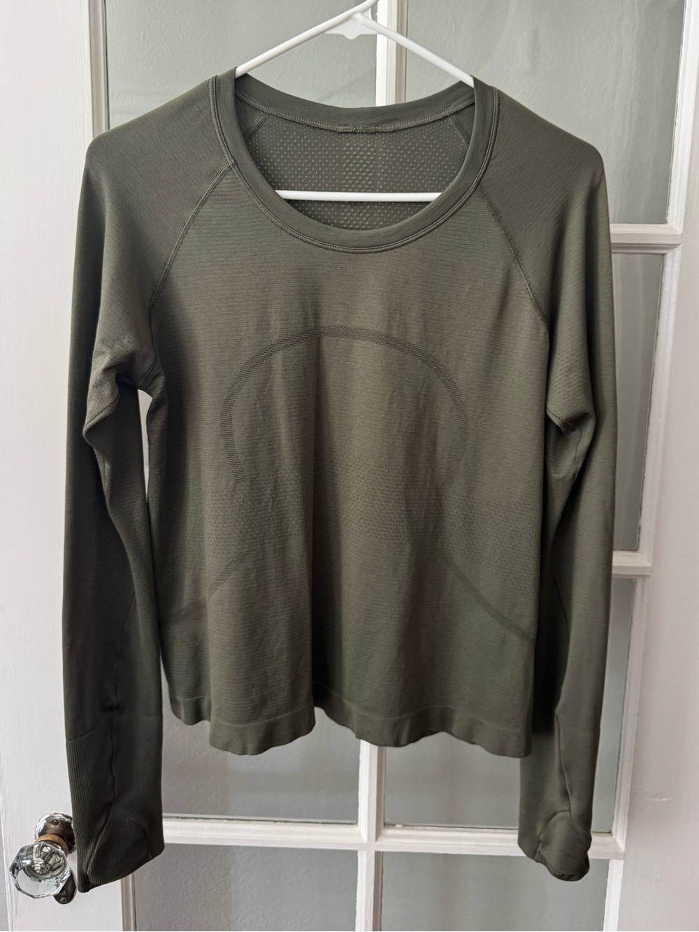 lululemon athletica - Breathable Olive Green Long-Sleeve Top with Thumb Holes